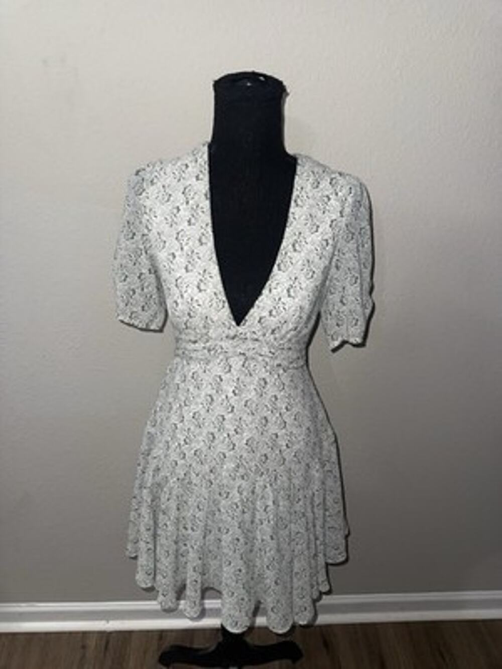 Here Comes The Sun Dress Small Floral V Neck Short Sleeve Cottagecore Mini